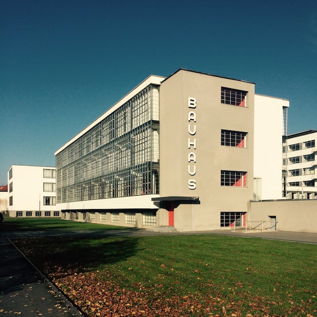 Le Bauhaus, école fondée en 1919 par l'architecte Walter Gropius