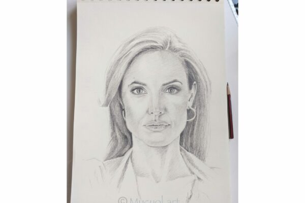 Portrait réalisé dans le cadre d'une explication sur la construction et les proportions du visage de face. Le visage d'Angélina Jolie étant parfait pour cet exercice.