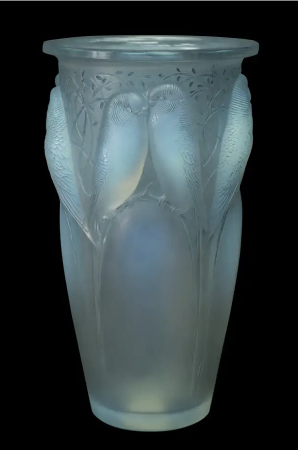 L'Art Déco, c'est le raffinement à l'état pur. Les créations de René Lalique, par exemple, sont de véritables bijoux, avec des matériaux précieux et des formes incroyables.
